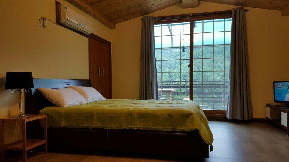 Pinearoma Pension Hongcheon Esterno foto